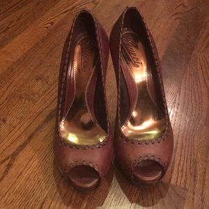 Gucci Pumps!!